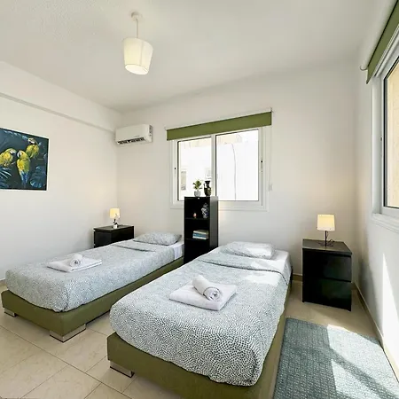 Nightpulse Central - 3 Min To Beach Appartement Ayía Nápa